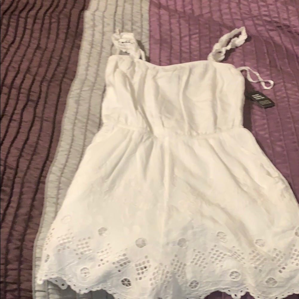 White express outfit